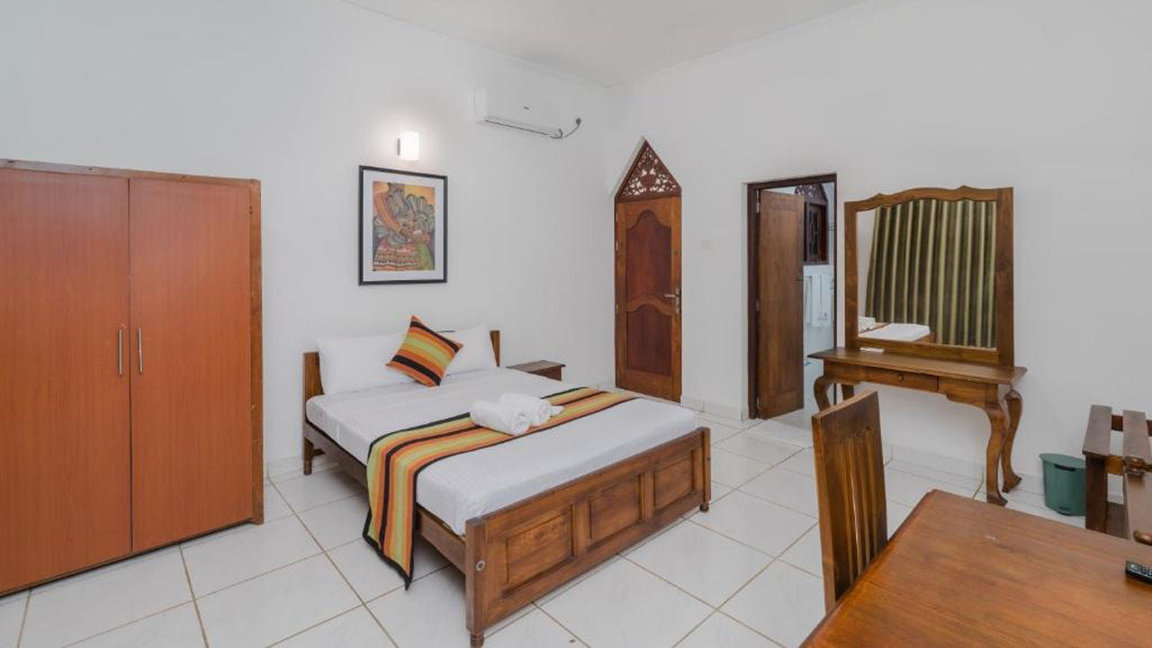 Paradise Holidays, Bambalapitiya